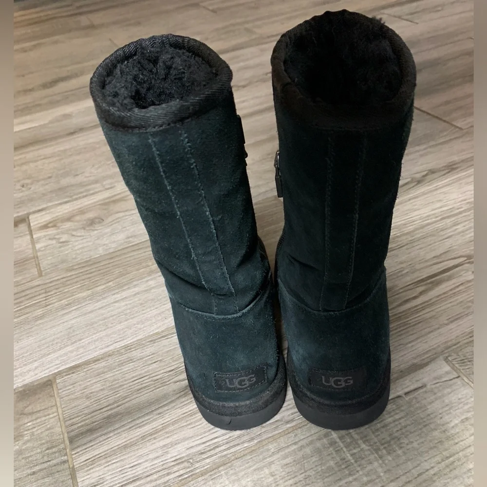 UGG Classic Short‎ Black Suede Side Zipper Winter Boots 1118957 Womens 5